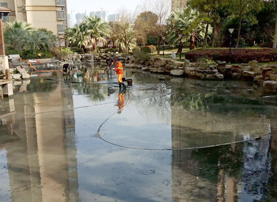 黄流镇景观池淤泥清理