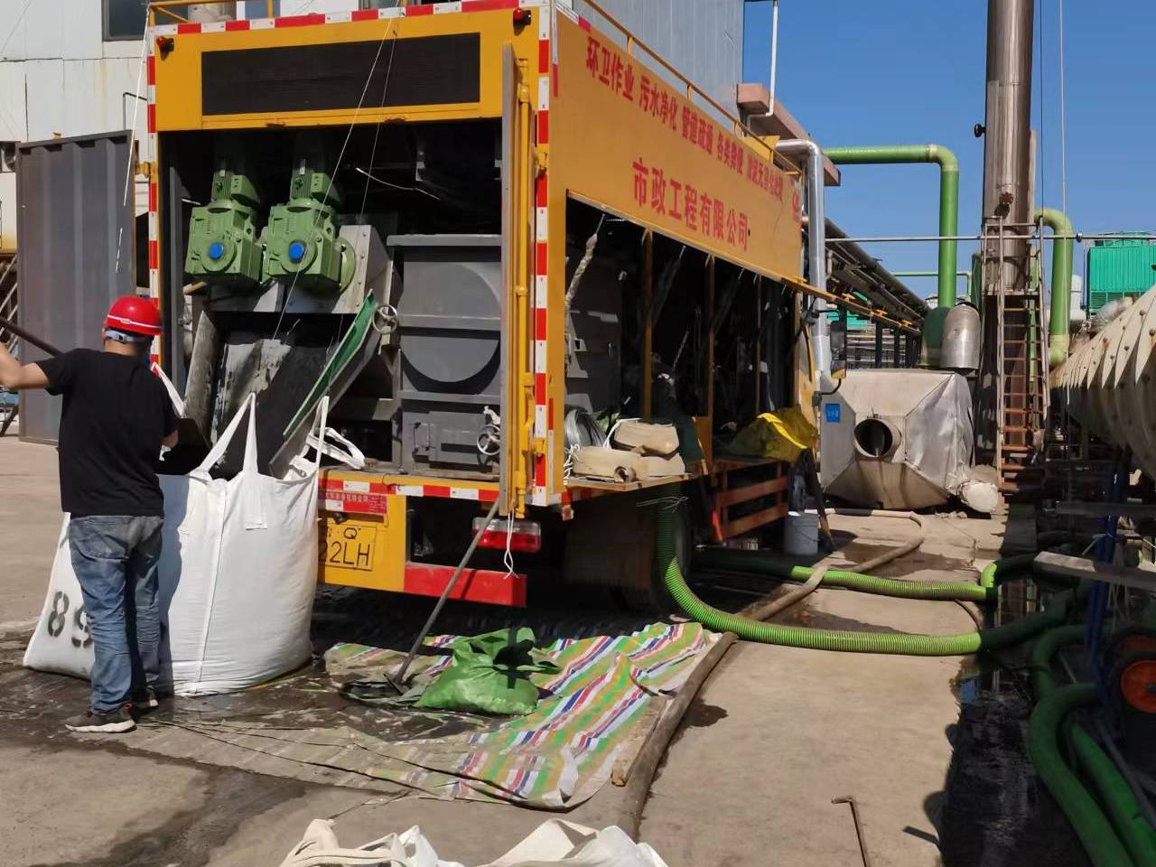 黄流镇淤泥压干处理